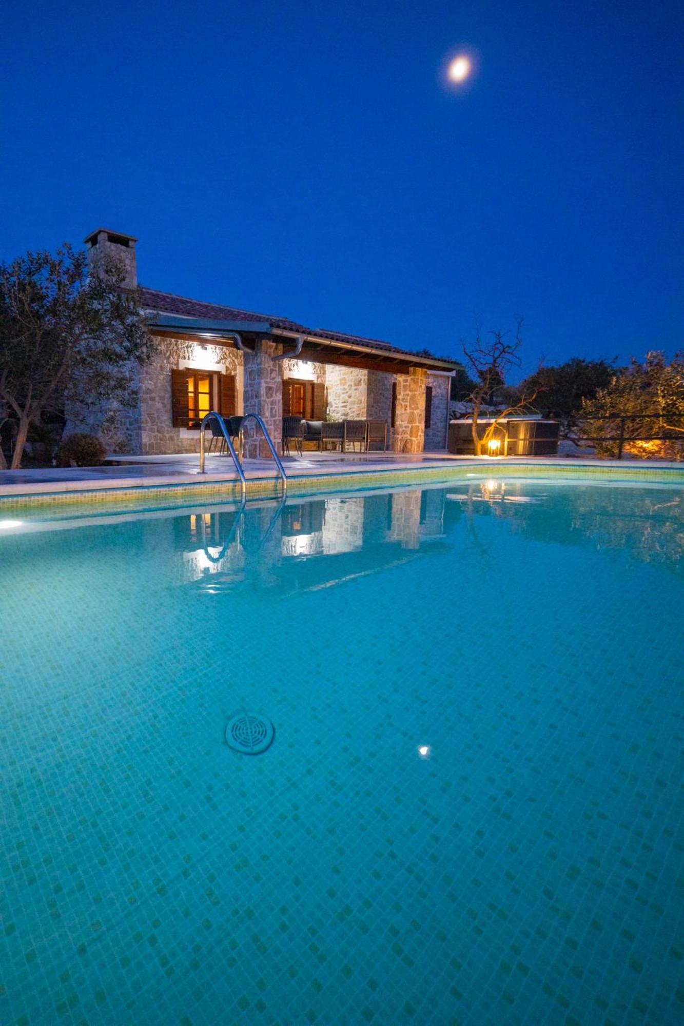 Holiday Home Svemir Drage Luaran gambar